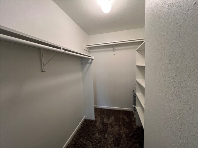 Building Photo - 855 Augusta Dr