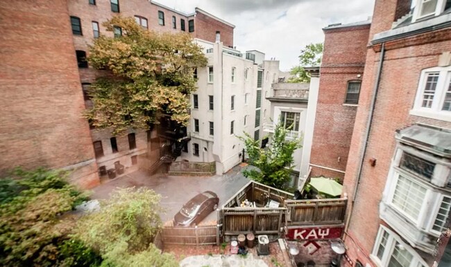 Building Photo - Dashing Dupont Circle 1 Bedroom Apt with skylights and building roof deck.