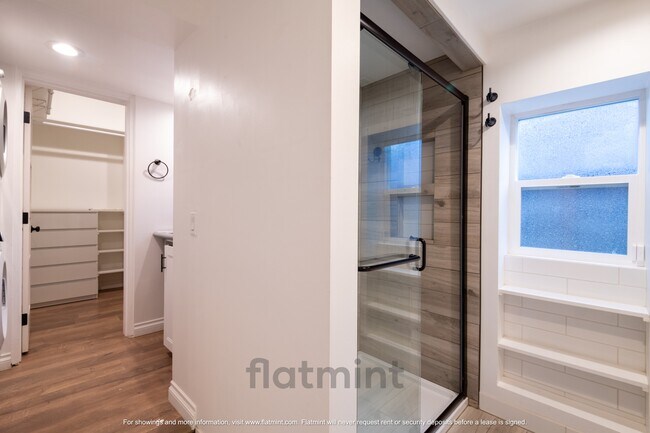 Building Photo - 16111 Stone Ave N