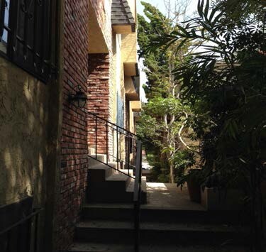 Building Photo - 121 N Clark Dr