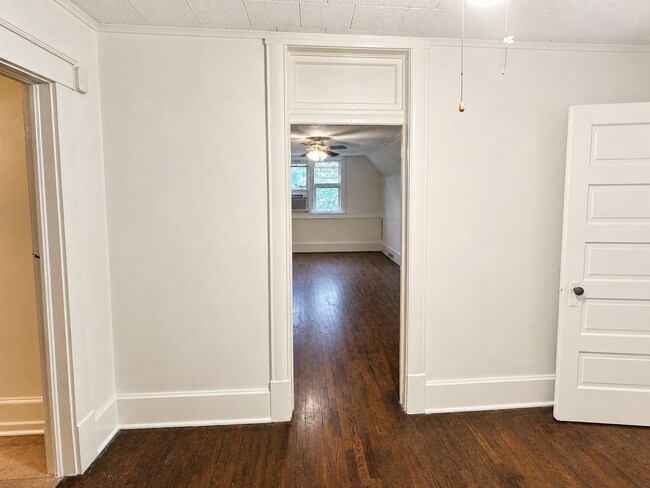 Building Photo - 615 Memorial Dr SW