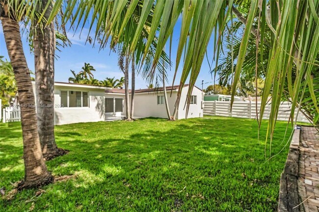 Building Photo - 1510 Coolidge St