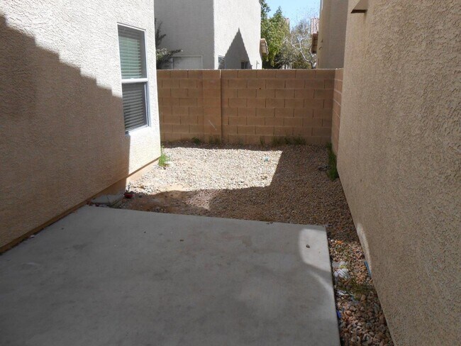 Building Photo - Cute House in the North in Gated Community