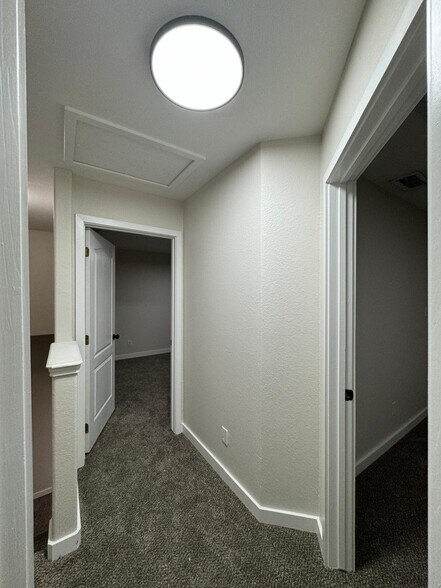 Building Photo - 721 Sonesta Dr