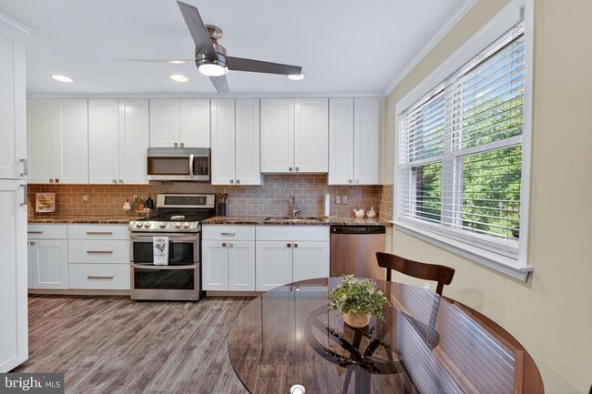 Building Photo - 9333 Pan Ridge Rd