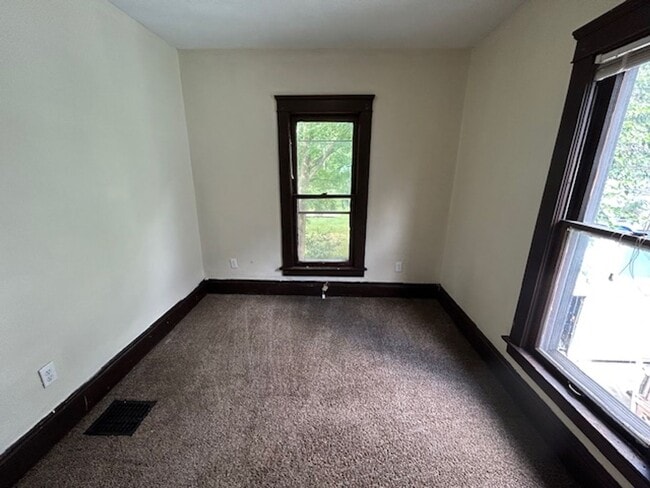 Building Photo - 1309 Middle Ave