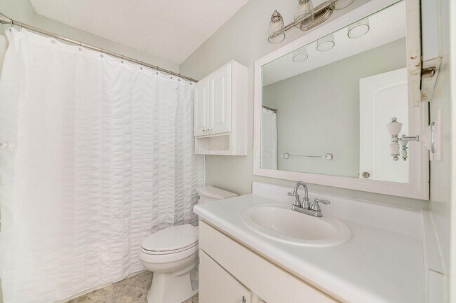 Building Photo - 5052 Stoneybrook Blvd