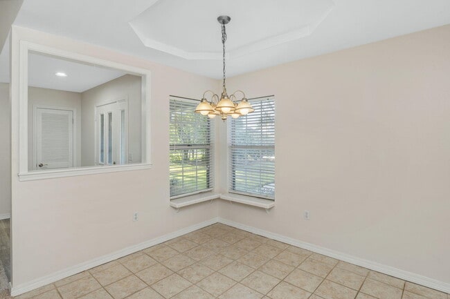 Building Photo - 305 Parkwood Pl