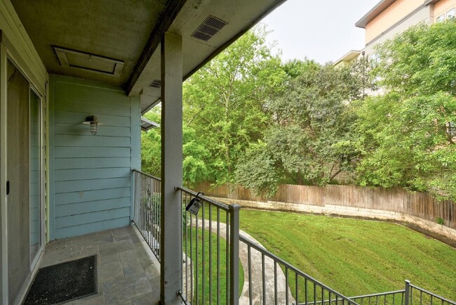 Building Photo - 3204 Menchaca Rd