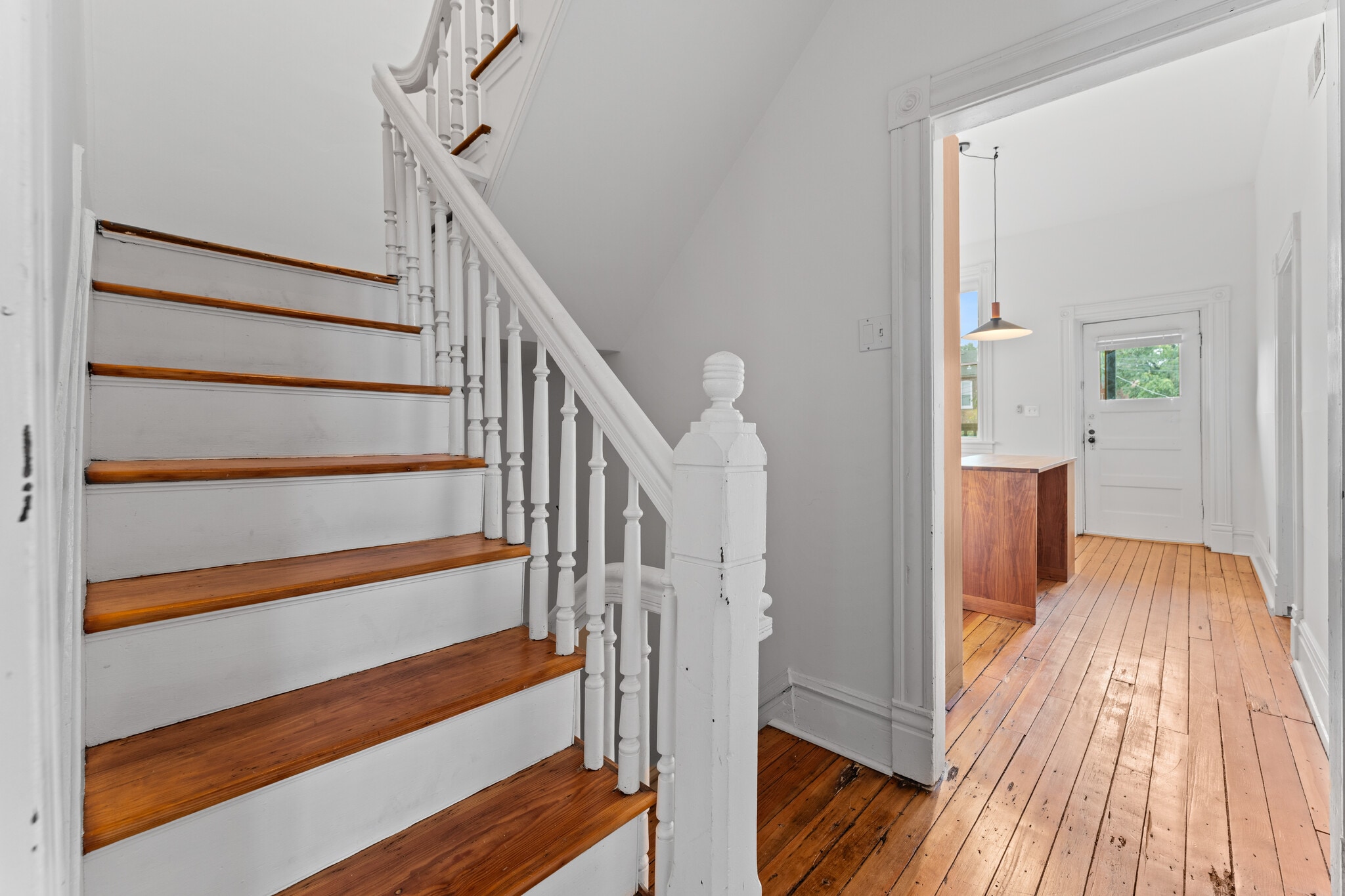 Building Photo - 2014 James St