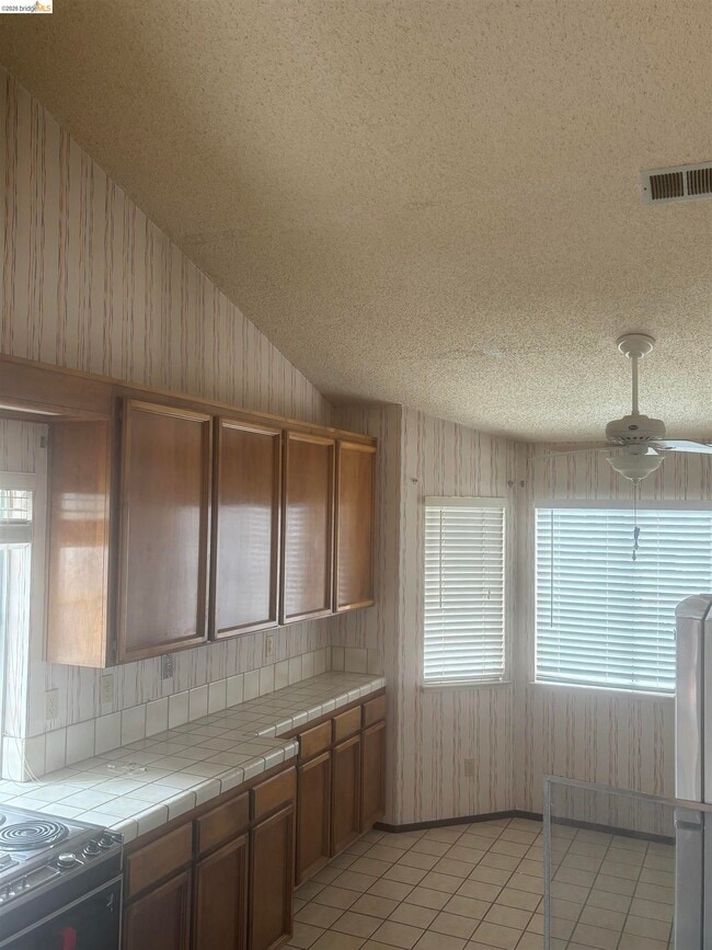 Building Photo - 1704 Somerset Pl