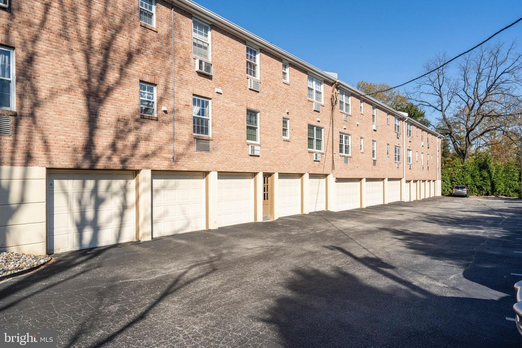 Building Photo - 1334 Montgomery Ave