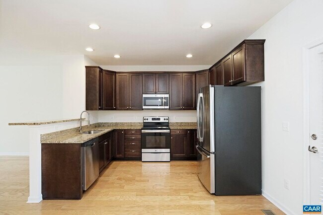 Building Photo - 139 Longwood Dr