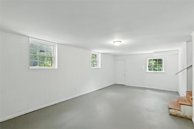 Building Photo - 1365 Renee Dr