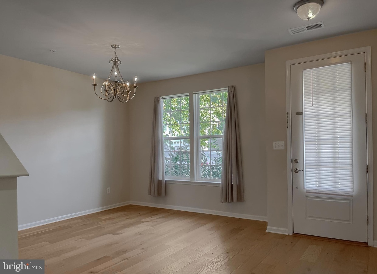 Building Photo - 44017 Swift Fox Dr