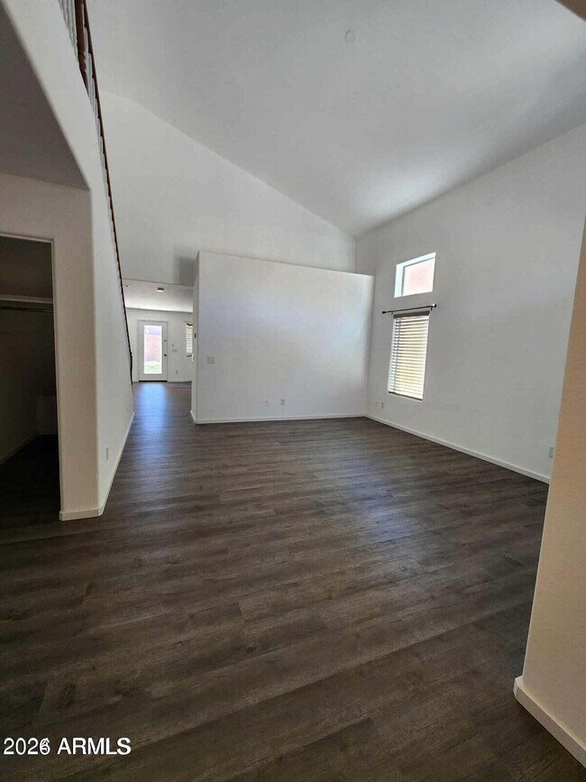 Building Photo - 42065 W Hillman Dr