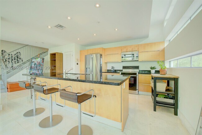 Building Photo - 1577 Bay 201 Bay