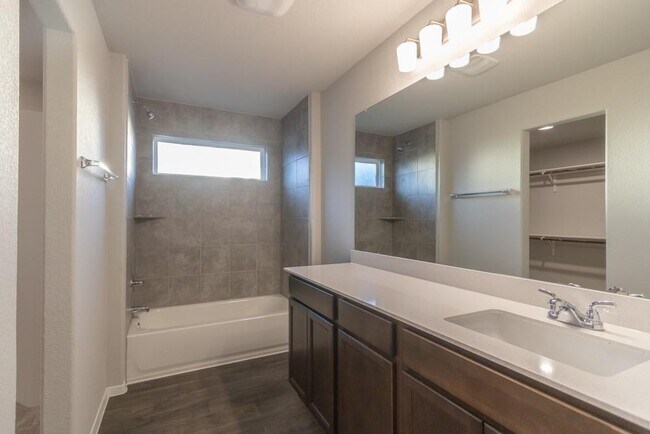 Building Photo - 213 Riverhill Cv