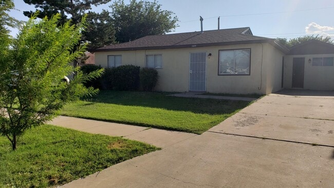 Building Photo - 1604 S Holland Dr