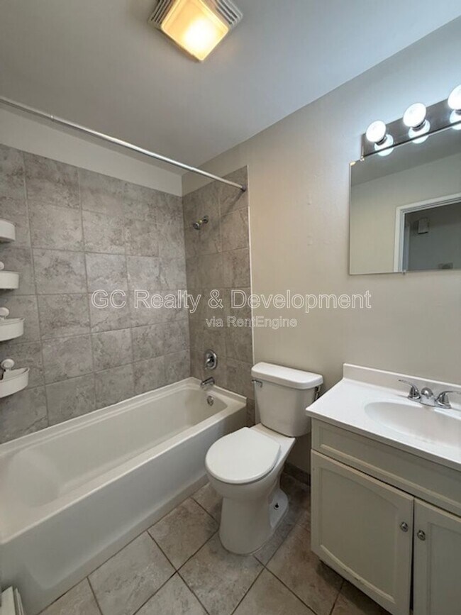 Building Photo - 834 College Blvd