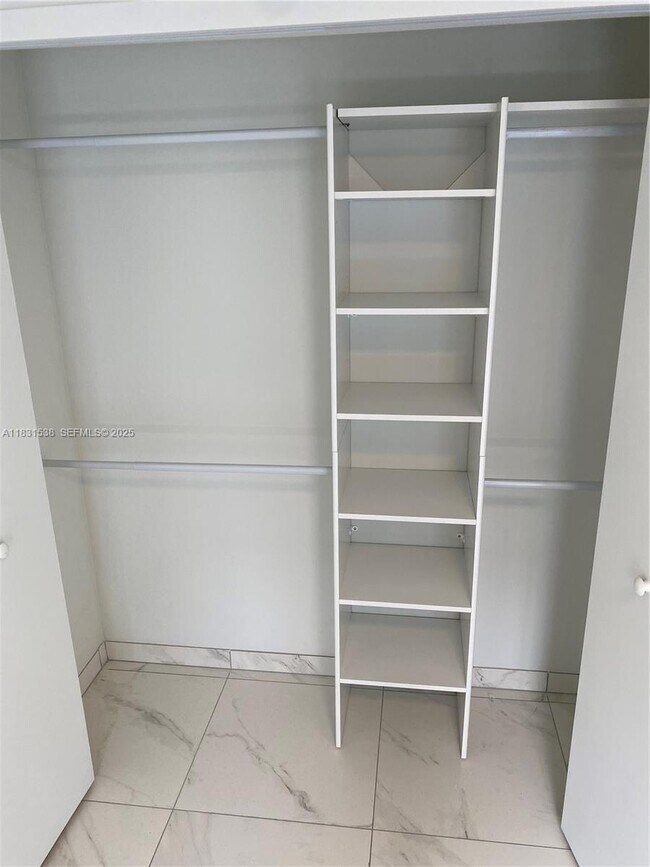 Building Photo - 836 SW 2nd St