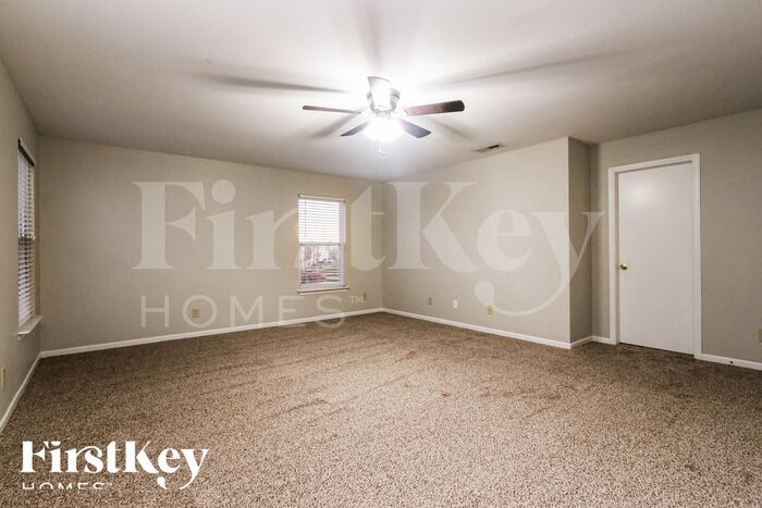Building Photo - 807 Brookshire Dr