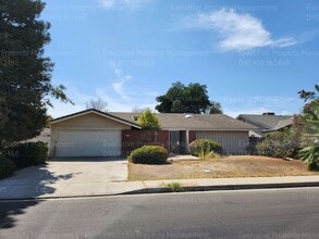 Building Photo - 3 Bedroom 2 Bath Great Location