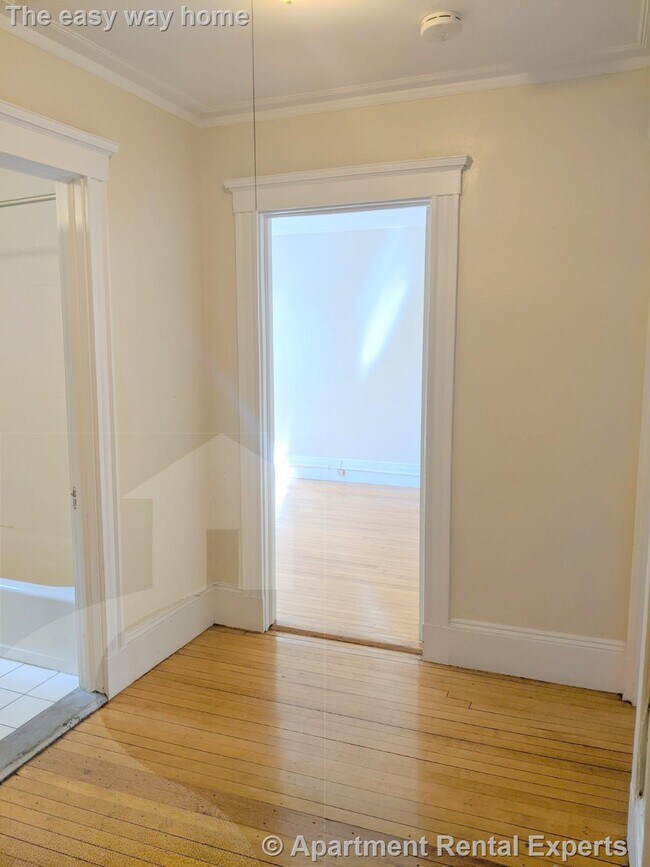 Building Photo - 6 Craigie Cir