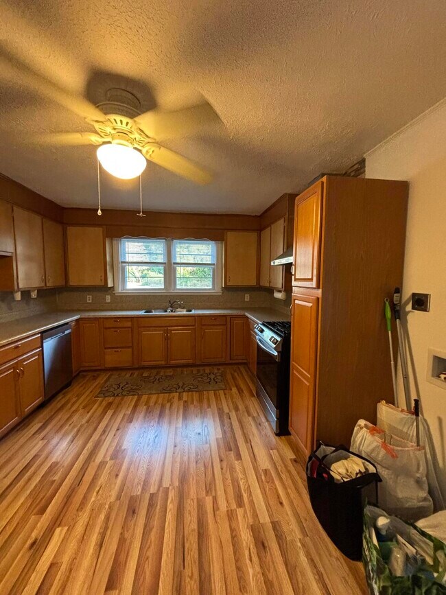 Building Photo - 919 Seminole Ave