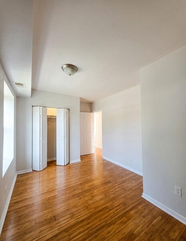 Building Photo - 3939 W Iowa St