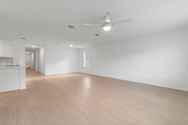 Building Photo - 16031 Tallis Dr