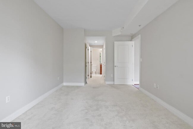 Building Photo - 8220 Crestwood Heights Dr
