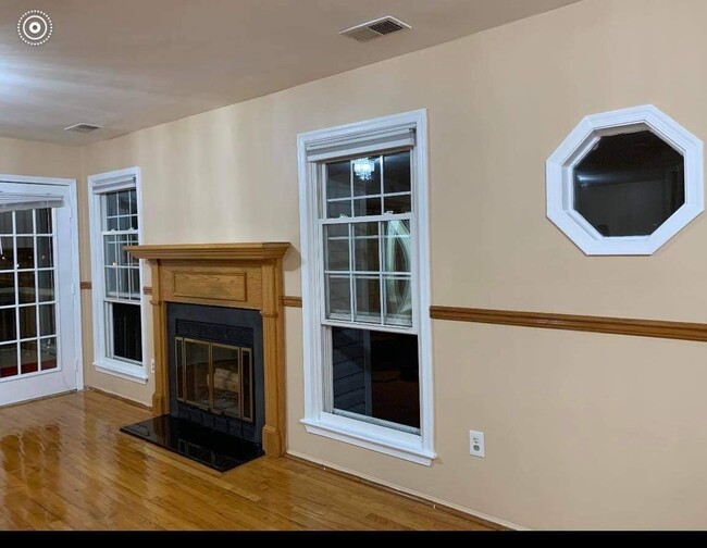 Building Photo - 376 Hampton Pl