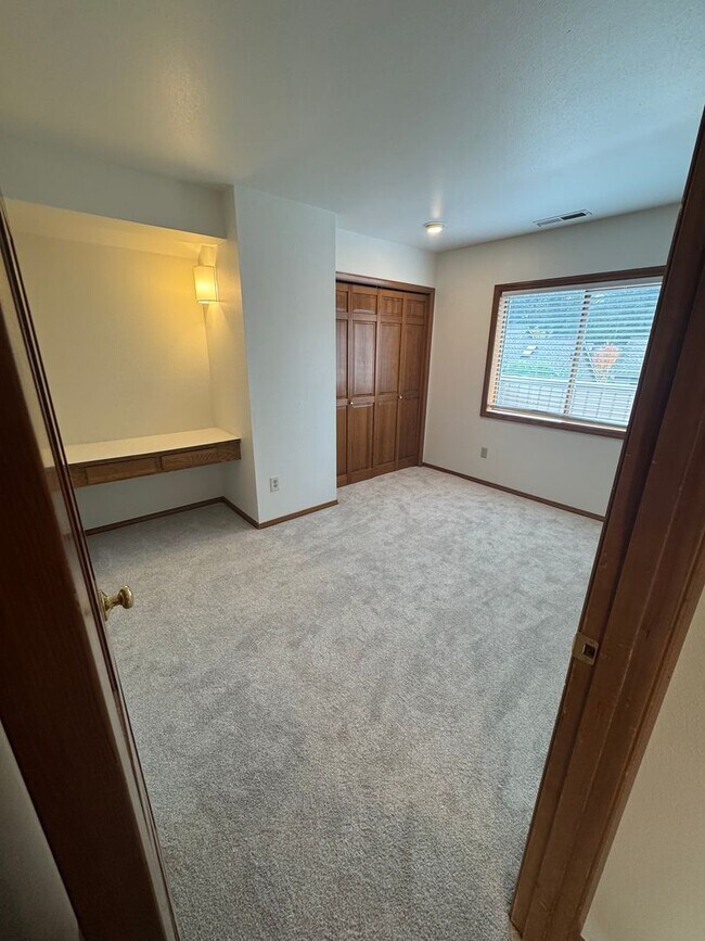 Building Photo - Gorgeous 3 Bedroom • 2.5 Bath Home Recentl...