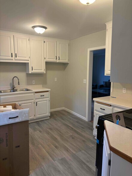 Building Photo - 2804 Lowry Ave N