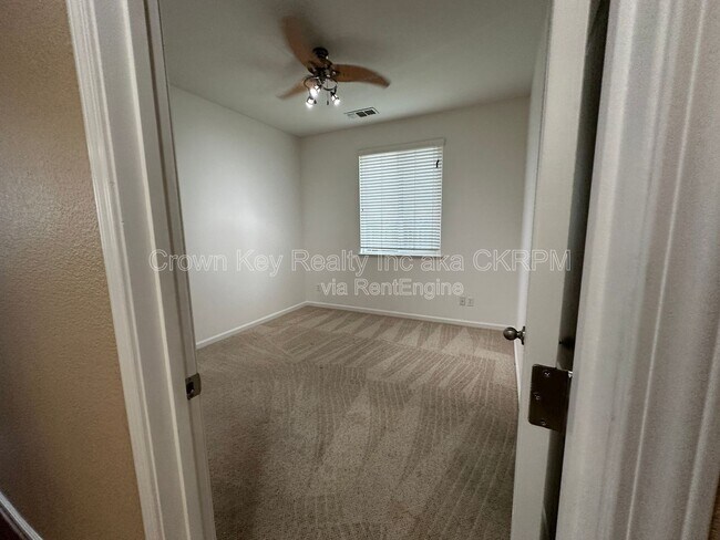 Building Photo - 2568 Tapestry St