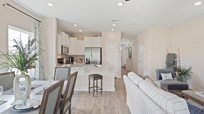 Building Photo - Modern 3BR/2.5BA Home with Open Floor Plan, Granite Counters & 1-Car Garage – Valdosta, GA