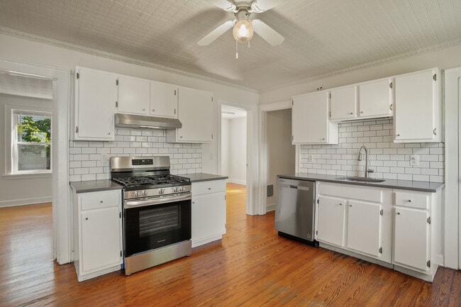 Building Photo - 221 Hunyadi Ave