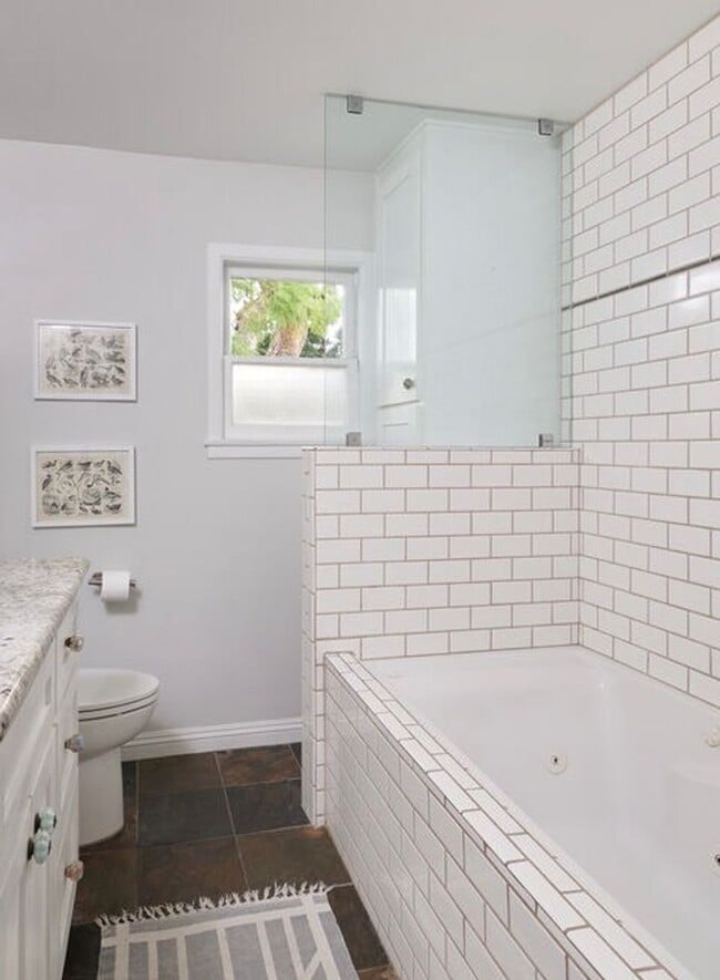 Building Photo - Spacious Silver Lake Charmer 2-bedroom, 1-bath home for Rent.