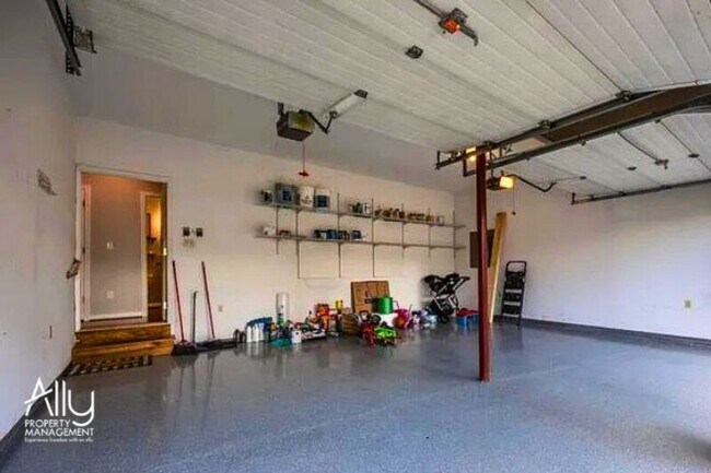 Building Photo - 170 W Rosewood Dr
