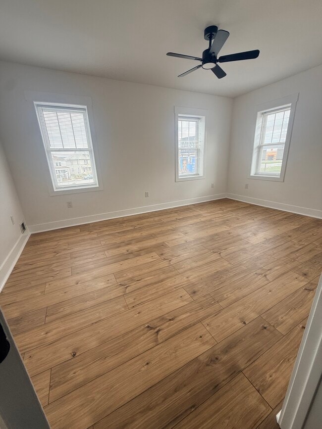 Building Photo - 908 Mount Rose Ave