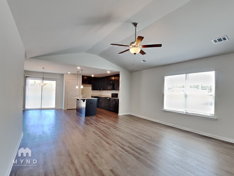 Building Photo - 120 Dasher Dr