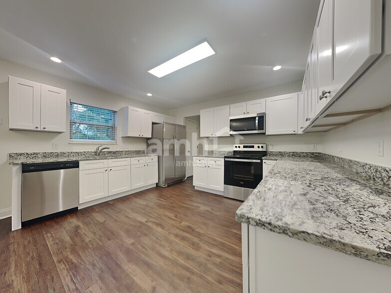Building Photo - 4818 Ivy Rose Dr