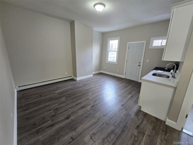 Building Photo - 159 Montauk Ave.