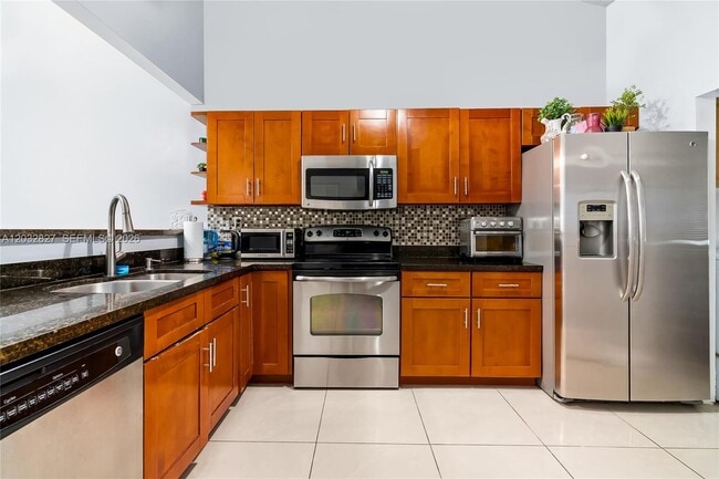 Building Photo - 505 NE 199th Ln