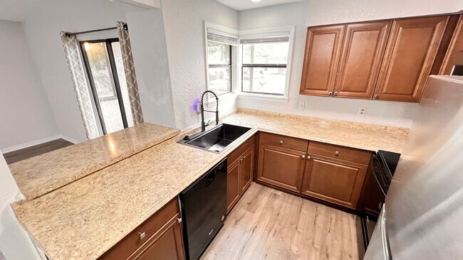 Building Photo - Unlock Your Perfect Winter Park Retreat: F...