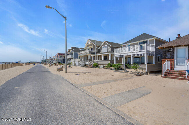 Building Photo - 157 Beach Front