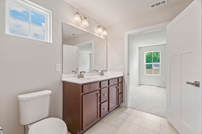 Building Photo - Beautiful White House Home | Granite Counters, Gas Range & One-Level Living