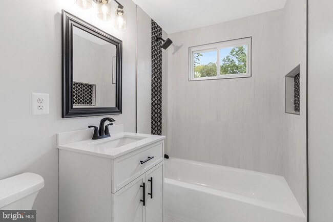 Building Photo - 5511 Callander Dr