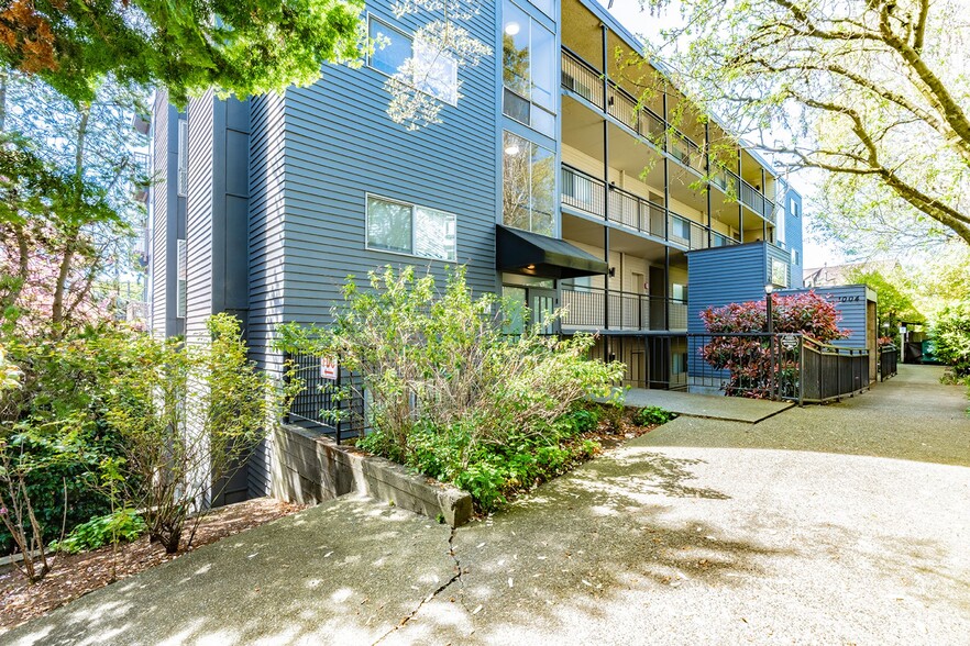 Building Photo - Lakeview Place